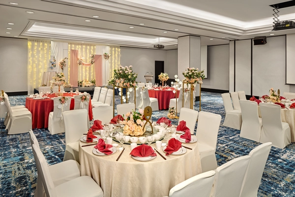 Bridal Suite Living Room - Find comfort in your newly wedded bliss